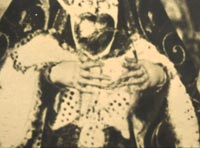 Virgen detalle manos